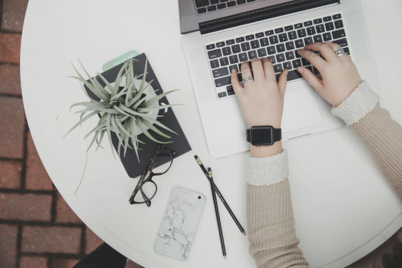Équipe travaillant sur des solutions financières innovantes